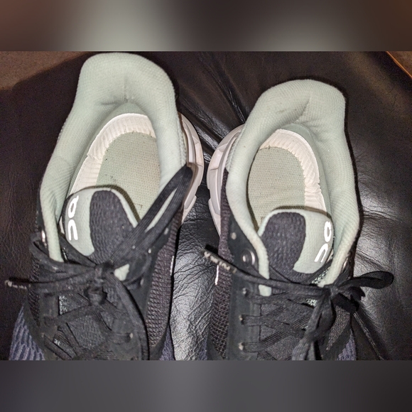 ON Cloud Flyer running shoes - Picture 9 of 9